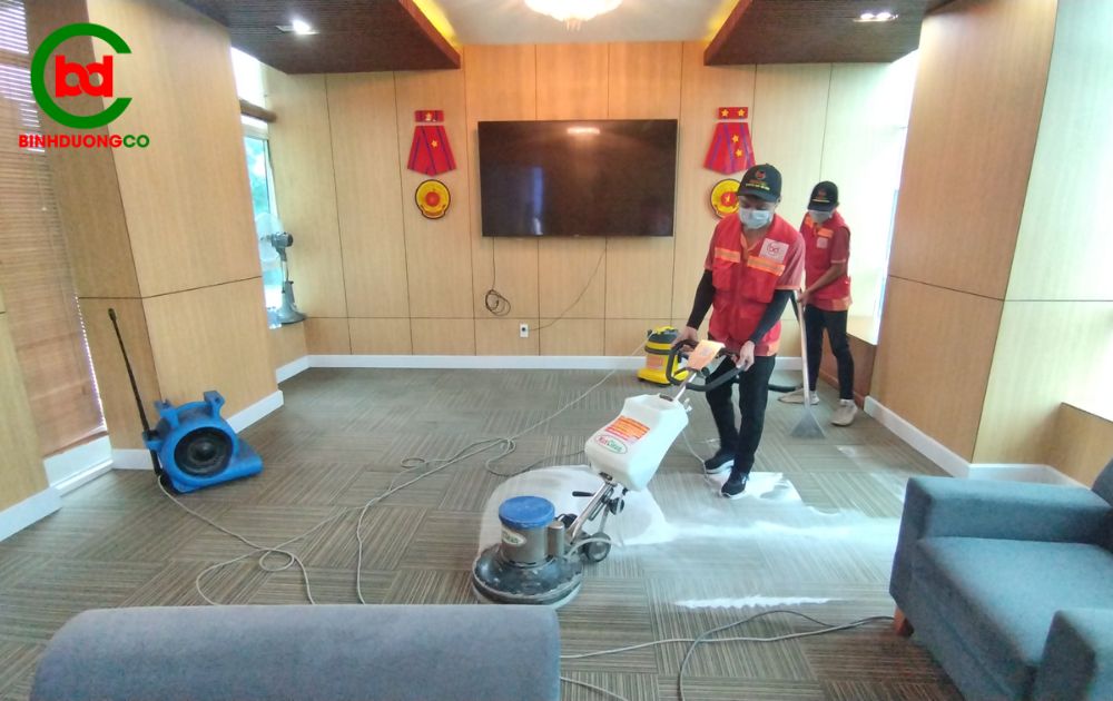 trang thiết bị, máy móc chuyên dụng hiện đại